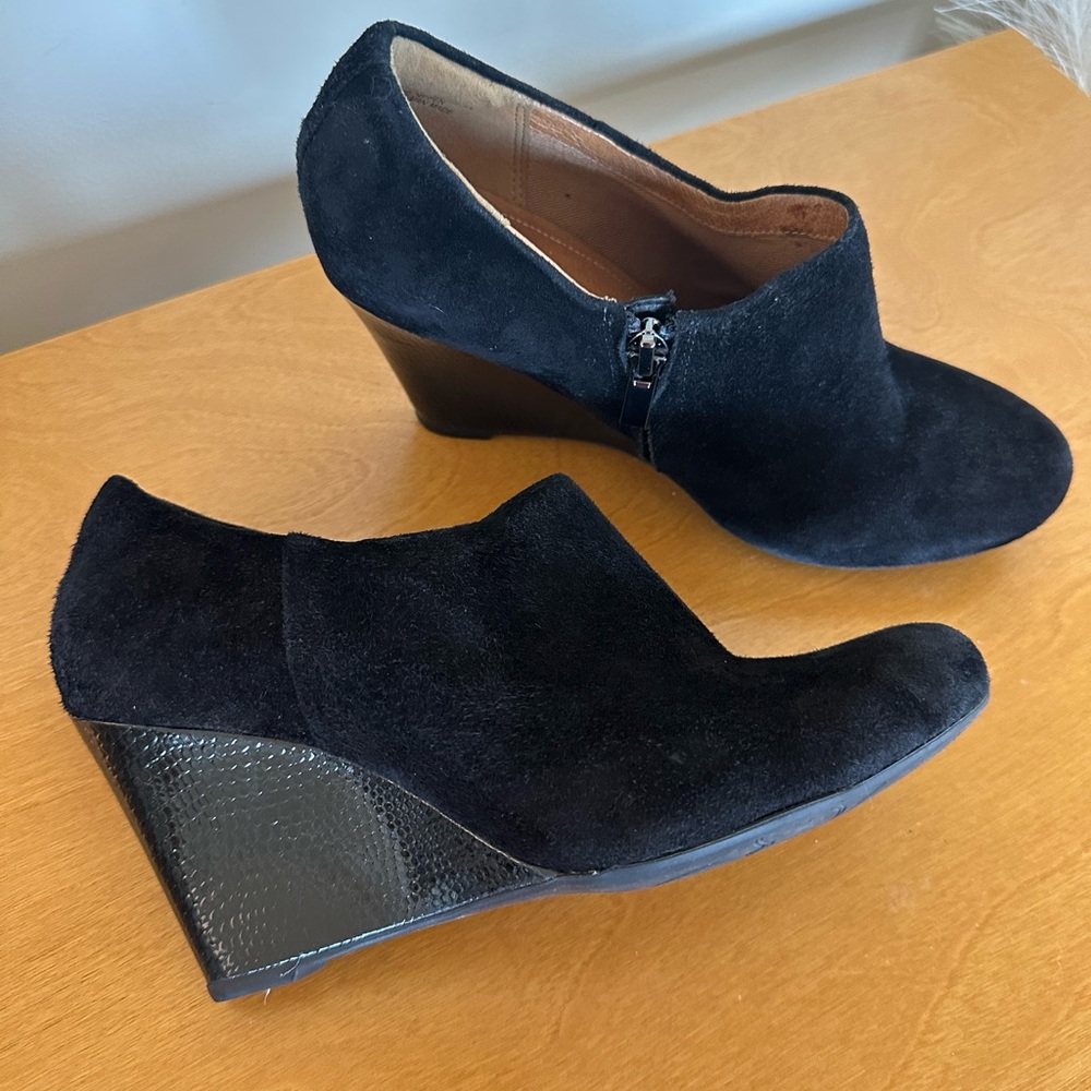 Clarks high heeled black suede ankle bootie